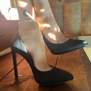 Stunning Black Leather High Heels!! ❤️